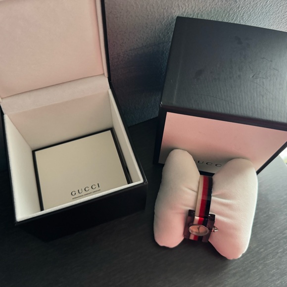 Never worn Gucci watch in pristine condition - Picture 3 of 10